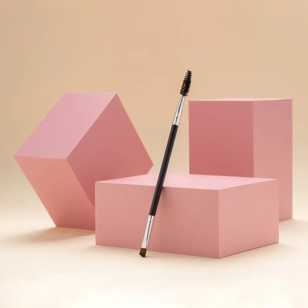 Oboustranný štětec na úpravu obočí